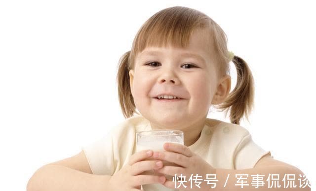 睡眠质量|“天天喝牛奶”的娃和“从不喝牛奶”的娃,长大后的差距很明显