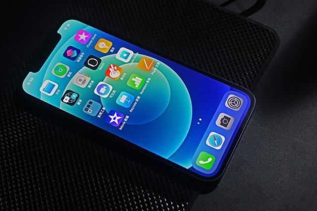 消费|李楠称没必要换iPhone 12，网友表示这得看个人需求