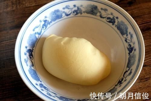 玉米面做面食不用蒸,松软细腻底部焦脆,比蒸的香,全家都爱吃