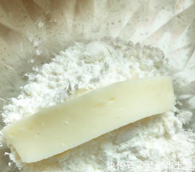 面包糠|用牛奶做小零食,加入淀粉炸,营养价值高又好吃!