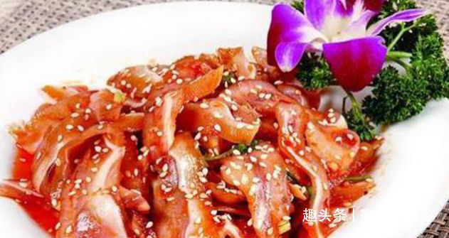 美食推荐红油猪耳朵，蒜蓉粉丝蒸娃娃菜，鸭肉炒腐竹，剁椒黄瓜