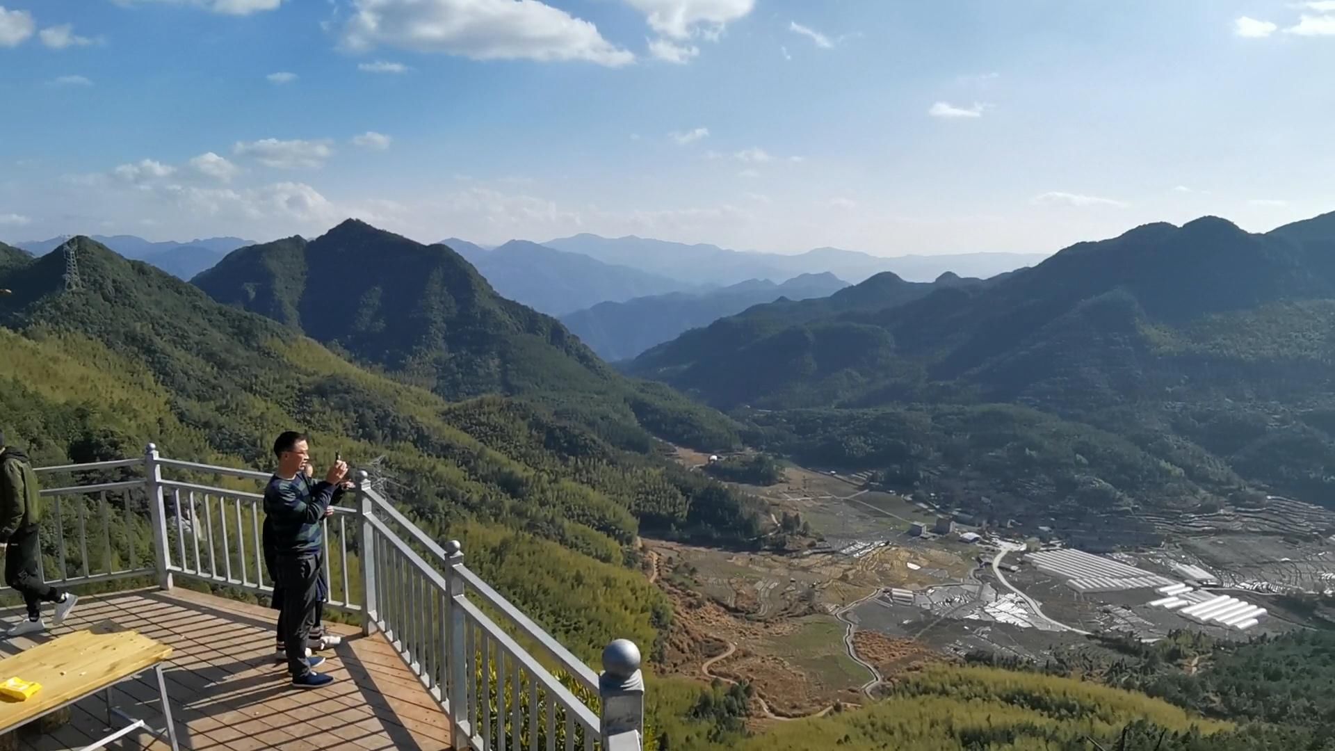 福建深山发现巨大蘑菇石，每天几千人爬山来看，到底长什么样？