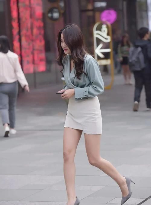  选择|想要穿搭更显魅力十足，选择雪纺上衣和A字裙来提升你的外在美！