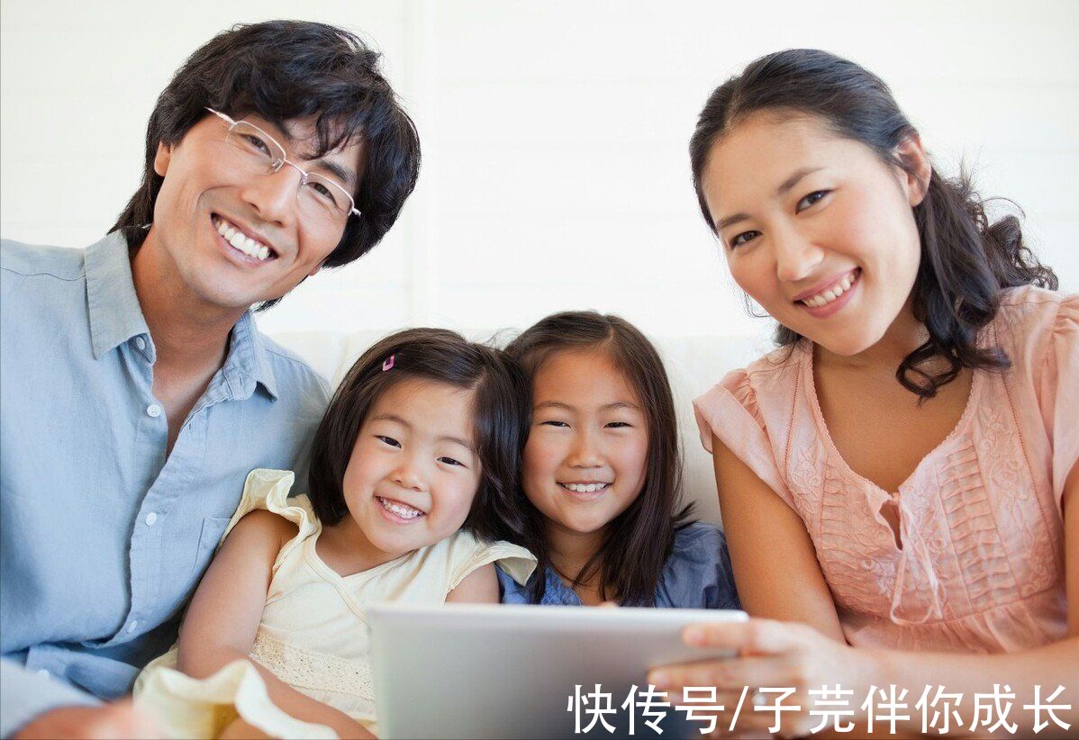 父亲|23岁女留学生费用一万,把父亲骂上热搜:过度付出正在毁了孩子