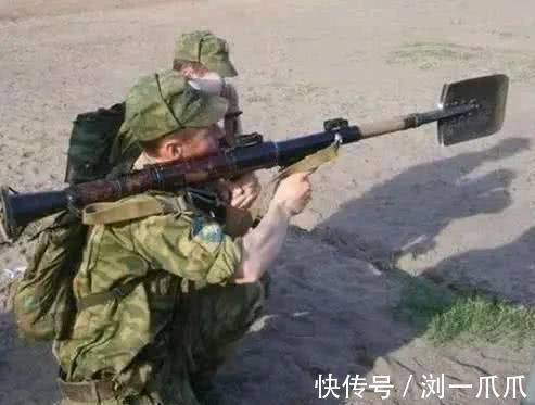 |搞笑GIF:刚开始挺淑女的,没想到也是个逗比!