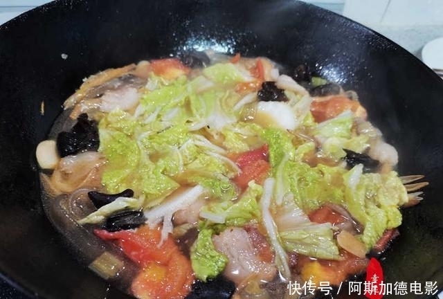 喜欢|豆腐白菜丸子粉条一锅烩的大菜，好吃还接地气，就喜欢家常菜