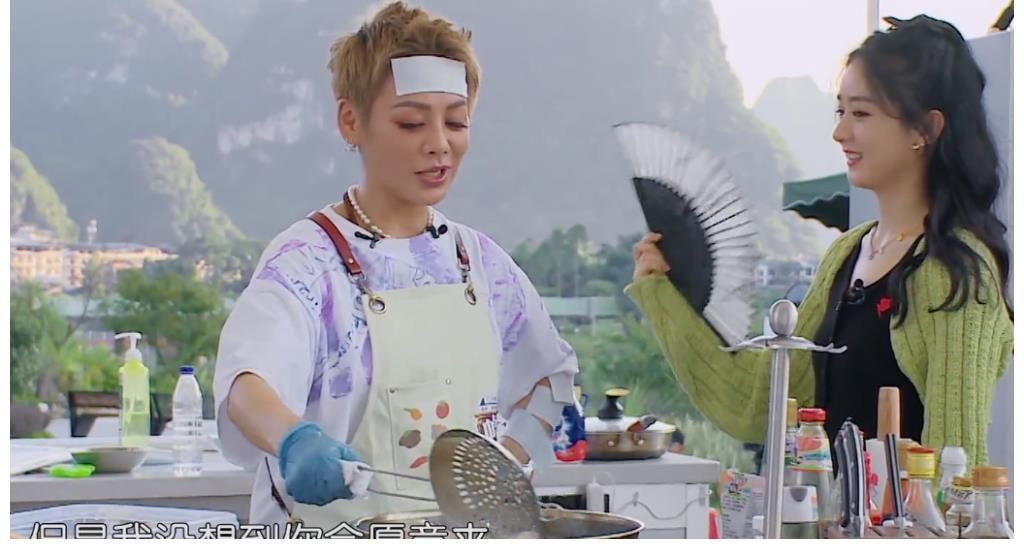 黄晓明|为周也站台、帮张碧晨助威，赵丽颖才是《中餐厅》的工具人