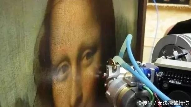 字母|把《蒙娜丽莎》的眼睛放大50倍以上,发现了达芬奇隐藏的秘密!