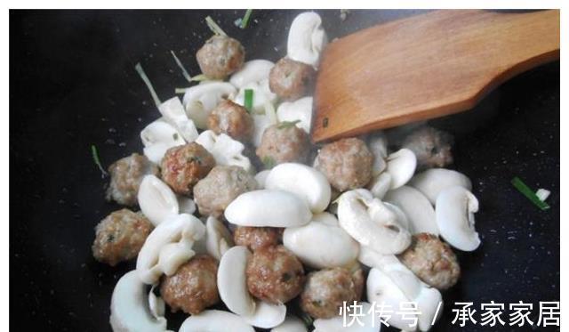 蘑菇半斤肉丸|半斤蘑菇半斤肉丸，不炖不焖，简单一做，大人小孩都爱吃！