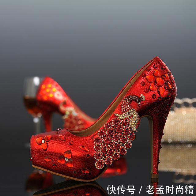 新娘鞋 我若嫁你,你愿意为我穿上一双这样的新娘鞋吗