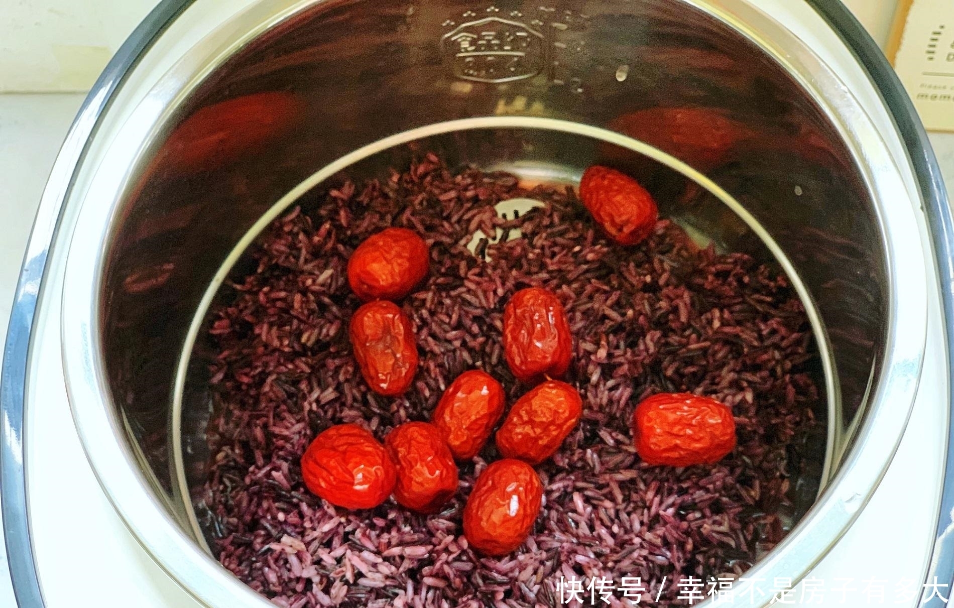 熬粥,紫米别直接下锅煮,多做一步软糯浓郁,把早餐藏在口袋里