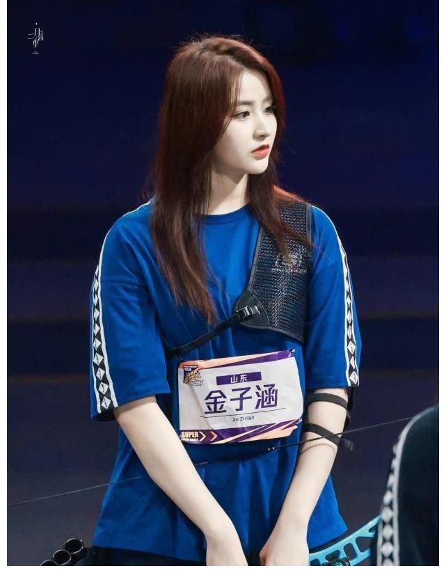 刘些宁金子涵同框，金子涵瘦了之后状态变好，笑容真的很治愈