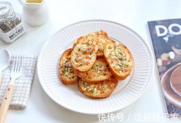 上班族的快捷早餐，简单“暴力”的蒜香芝士法棍，解馋抗饿两不误