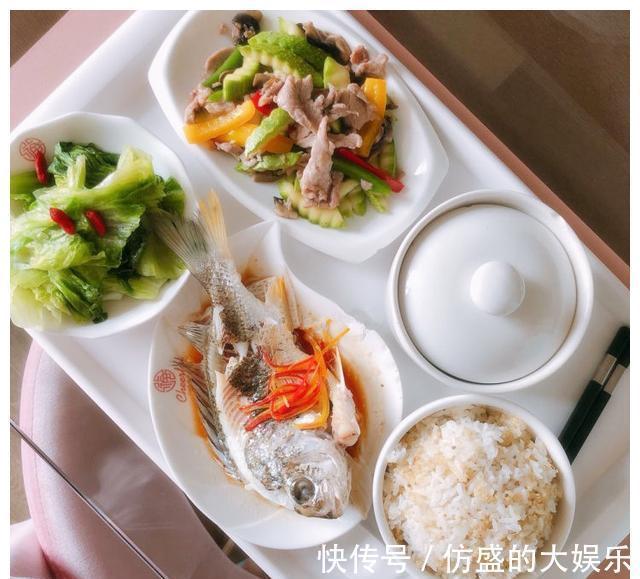 芹菜炒肉|这是一份清新、淡雅、营养均衡的月子餐菜单,光看着就咽口水了