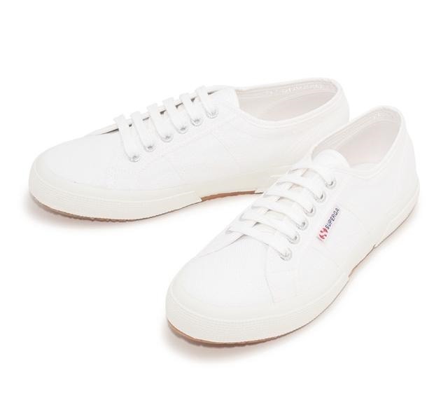 斯皮尔伯格 凯特最爱的小白鞋是这两双,不过分粗犷又流露清新气息