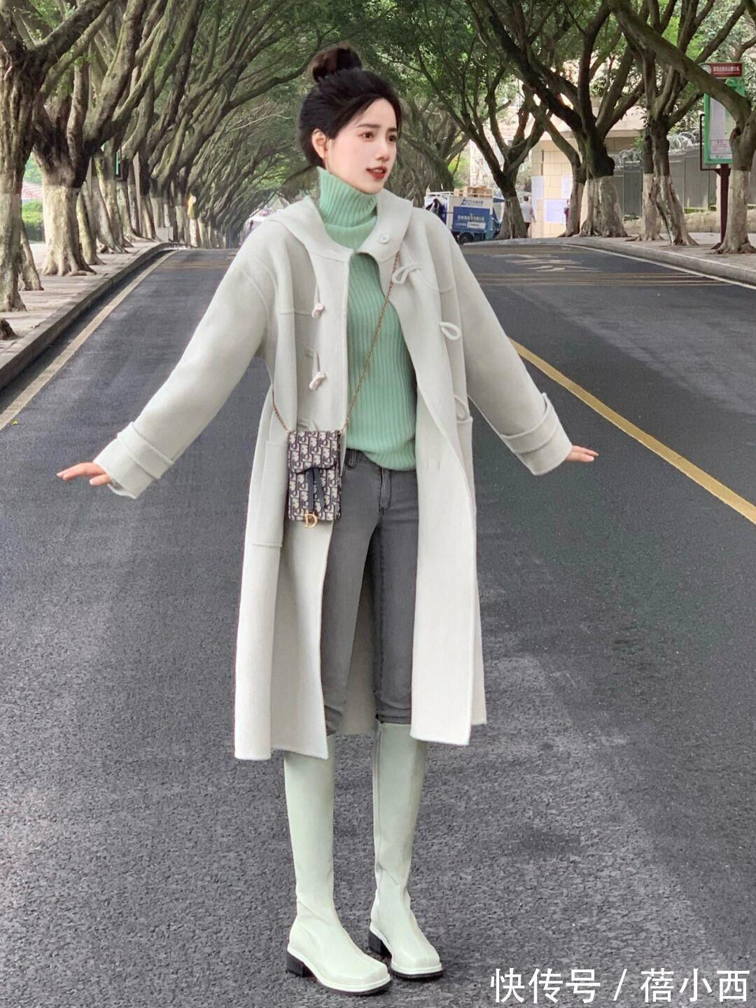 减龄感 冬季还是多穿“牛角扣大衣”吧,保暖又洋气,搭配技巧都总结好了