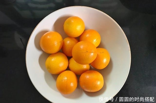 冬天,雪梨和它天生一对,炖一炖,清甜滋润,每天一碗,全家受益