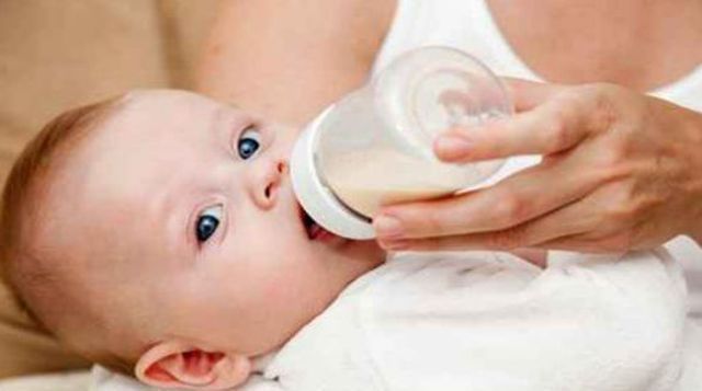 奶粉|夏季给宝宝泡奶有讲究:到底用温热水还是凉白开,妈妈内心要有数