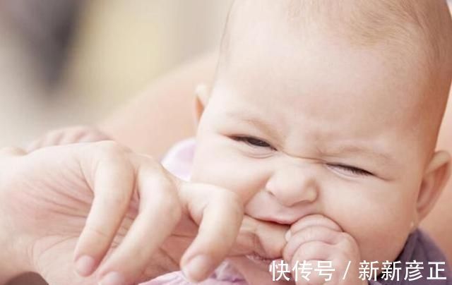 小手|孩子的这4种行为是在向妈妈示爱,家长别在拒绝让宝宝伤心了