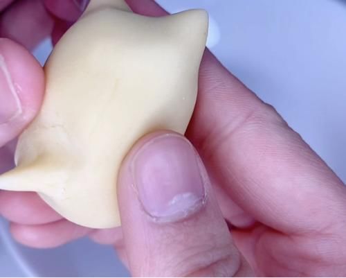 软萌可爱的烧果子，搭配香甜软糯的豆沙馅，做法超简单