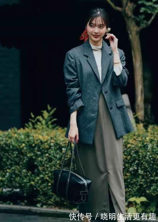 黑裤 秋天的办公室,哪些衣服是必入5类“穿搭”灵感,挑战高阶时髦!