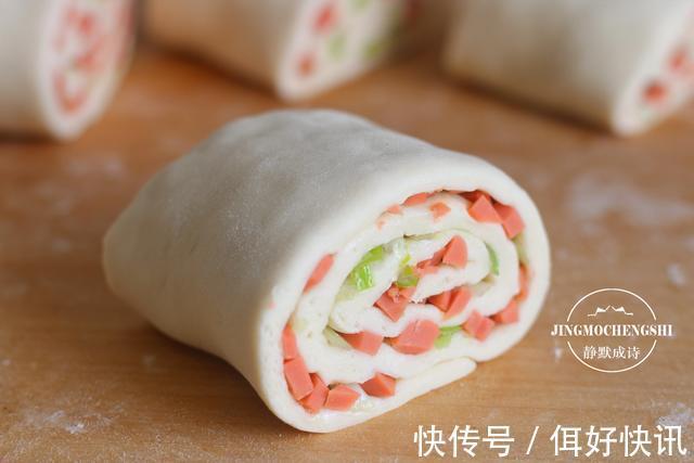 面粉换个做法，比包子简单，比馒头好吃，刚出锅孩子就吃了俩