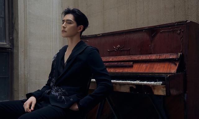 杯子|《奔跑吧》看完阿云嘎的表现,网友直言让他好好唱歌,别参加综艺