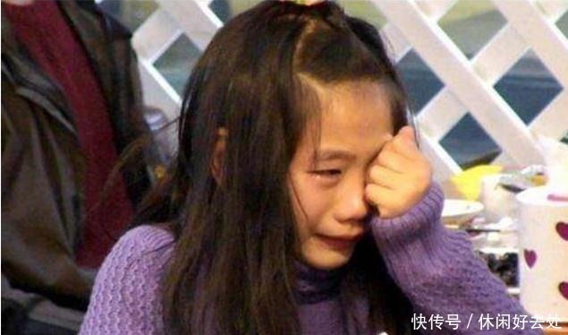 熊孩子|5岁男孩拿别人奶茶喝,妈妈强势护短,女孩的回答让妈妈内心发慌!