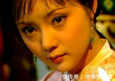 宝玉@林黛玉洗澡之际,薛宝钗悄悄溜进了宝玉屋,听到了最不愿意听的话