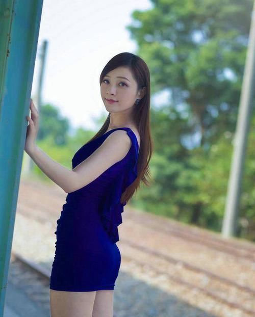 女神范 身材姣好的气质美女,包臀裙穿出窈窕女神范