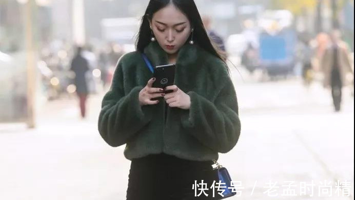 气质|街拍: 美丽风韵, 在路上超吸引人的气质美腿美女, 好圆润的双腿!