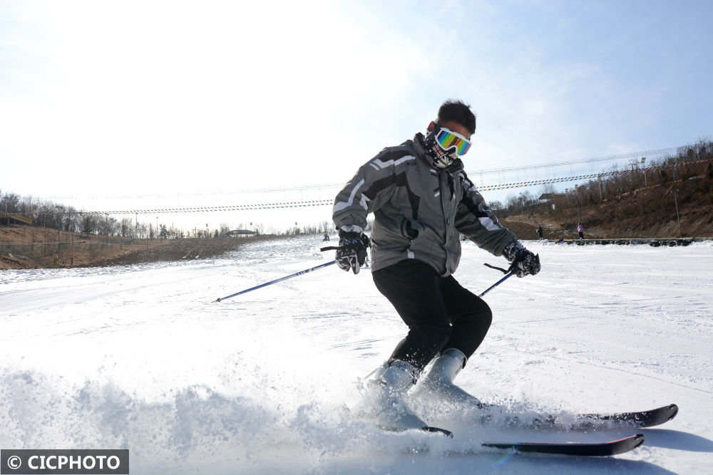 icphoto|甘肃天水：参与冰雪运动，感受冰雪乐趣