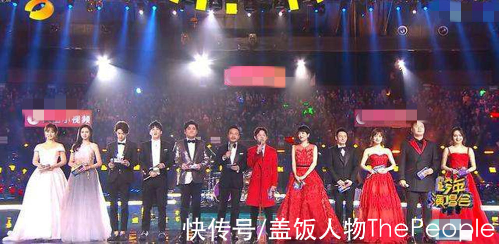 “南北”双台跨年：唐嫣美艳、王鸥抢镜，杨幂眼妆像“发光眼屎”