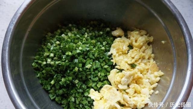 家常菜|家常菜:韭菜鸡蛋馅饼每一口都有鲜嫩劲儿