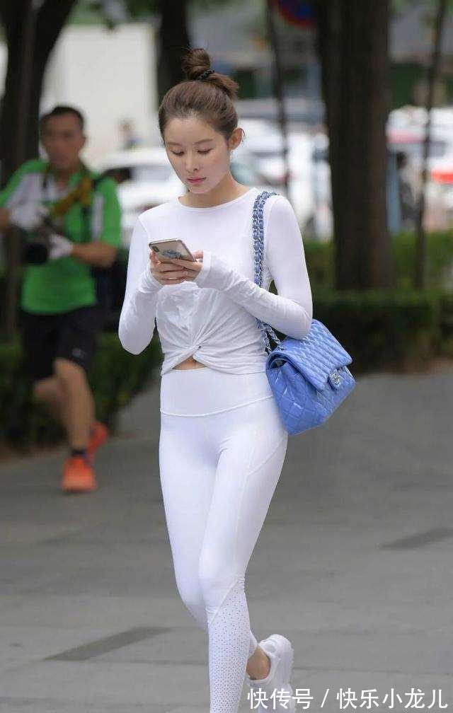 穿搭 打底裤的穿搭带来骨感美,显瘦又有气质,绽放时尚气质