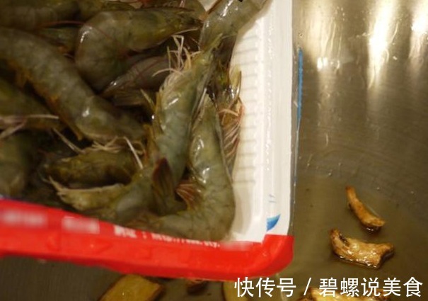 大虾别再吃水煮了,酒店大厨教你做法,5斤不够吃,1盘接1盘