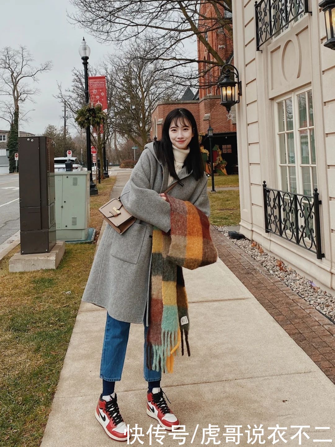 穿大衣选对颜色很重要，这3种颜色百搭质感又时尚，谁穿谁优雅