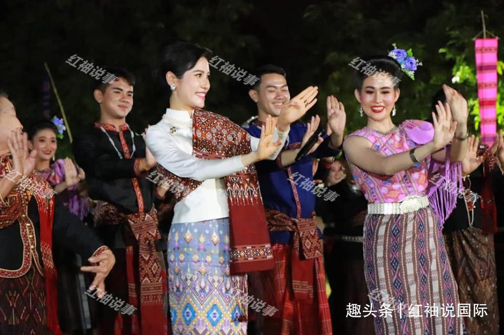 艳压群芳&诗妮娜才是泰王白月光！夜色下惊鸿一舞美绝了，苏提达迎最强对手