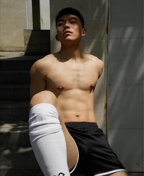 身材|颜值高、身材棒,让人着迷的21岁大三体育生,这样的男生太有魅力