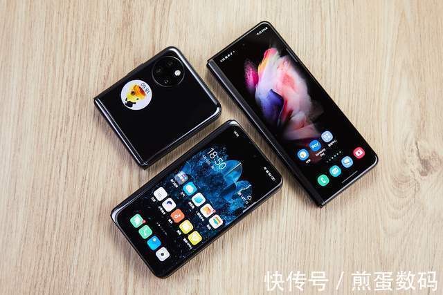 折叠|P50 Pocket对比三星、OPPO横向折叠手机，用起来有哪些不一样？