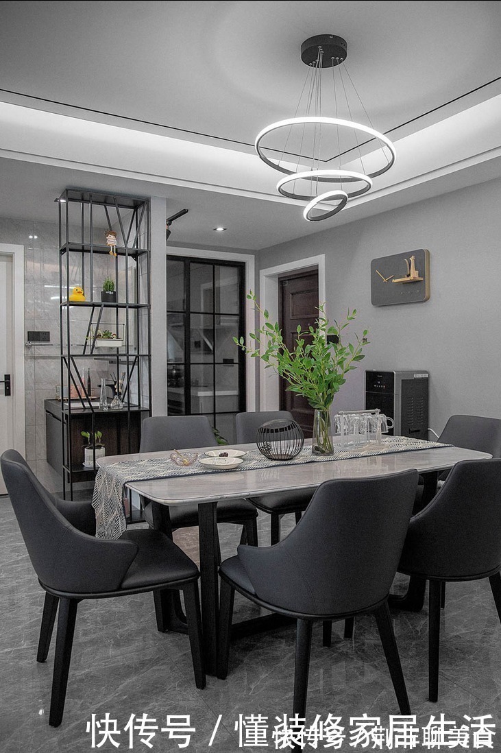 客厅|花15W装修104㎡三居室,现代风格实景,全房满满的高级感