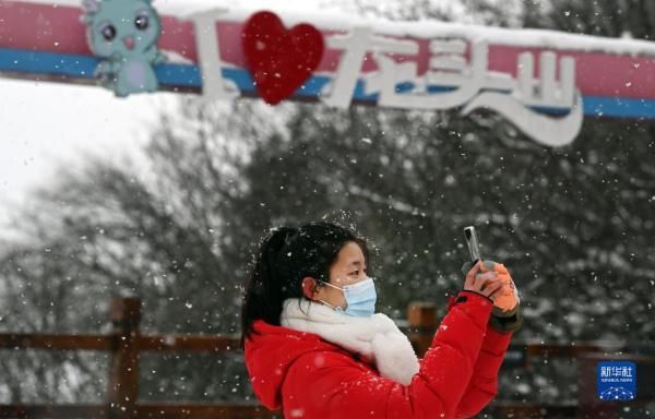 雪中仙境|龙头山雪中仙境，天地一色吸引游客赏玩