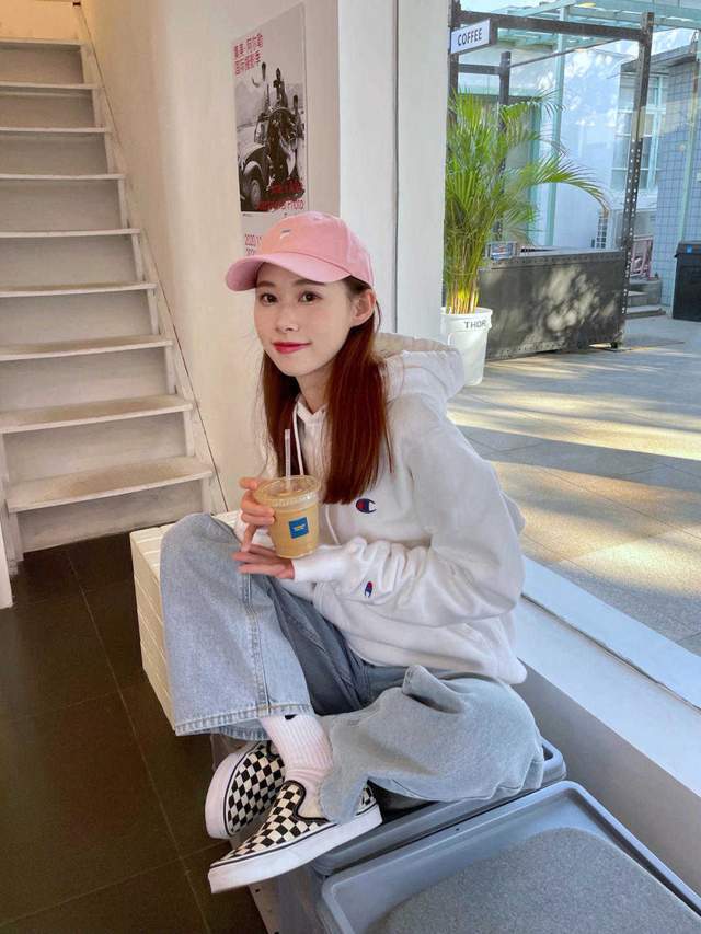 帆布鞋|秋游该这么穿,惊艳所有人,针织开衫搭配半身裙简约洋气,超好看