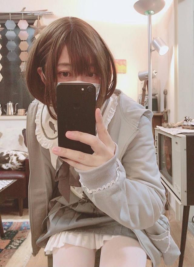 美腿|美女漫画家是伪娘!晒美腿卖自绘T恤真实年龄吓到网友:是大叔啊