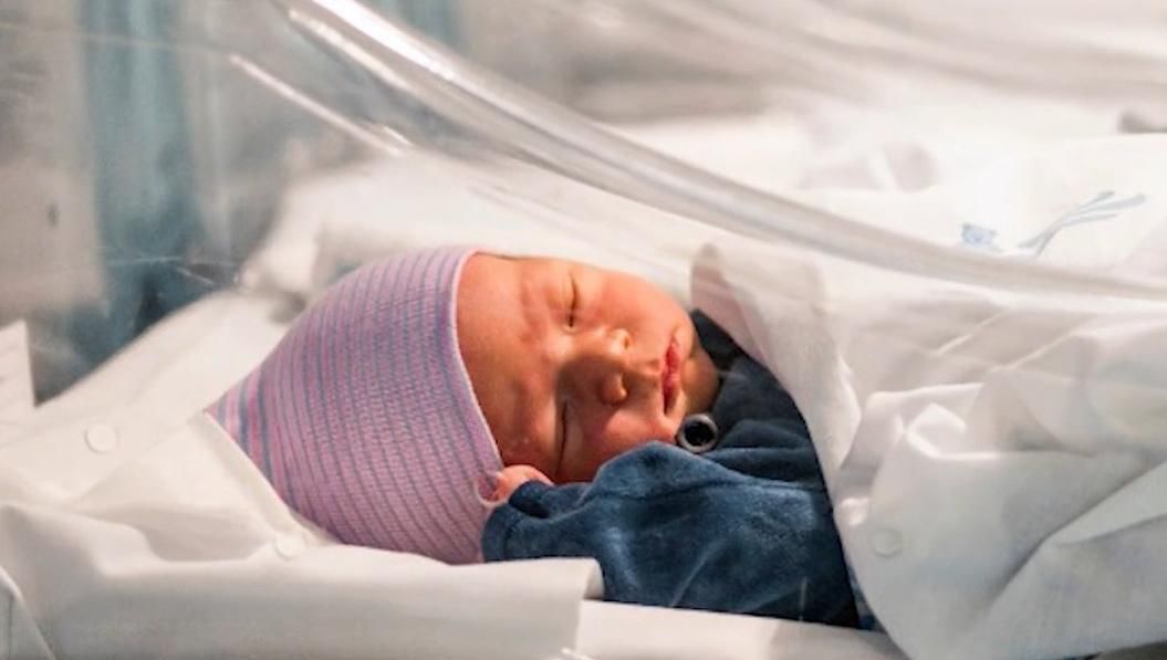 怀孕|南非三胎妈妈自然怀孕生下十胞胎，7个儿子3个女儿，打破世界纪录