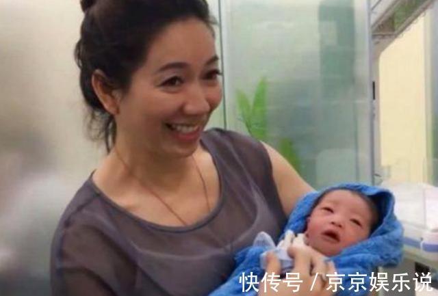 宝爸|“最美外婆”产房外走红,风头盖过宝宝,外婆看我不如看我外孙