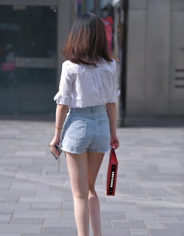 面料 打底裤最经典百搭,选择简洁轻盈的裙型,都很方便!