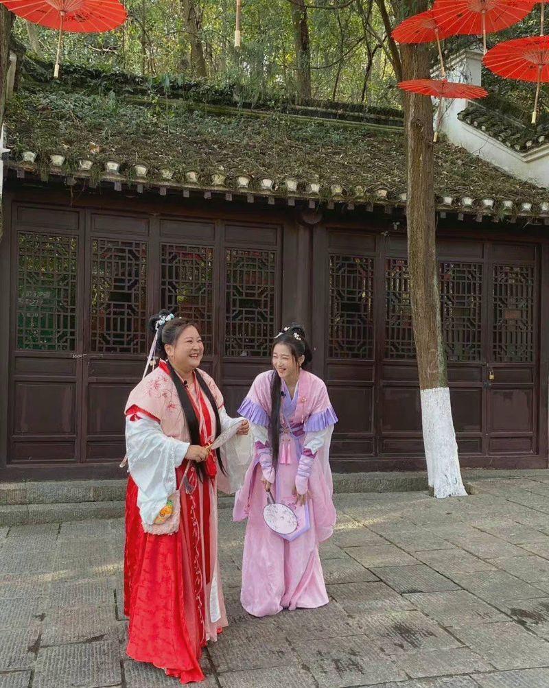 诸葛亮|春游家族COS三国人物!杨洋化身潇洒诸葛亮!关晓彤古装相获好评