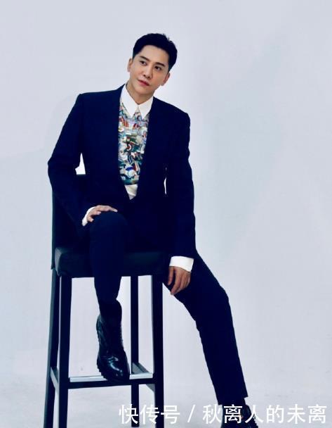 毛宁晒近照引热议?面部僵硬人工痕迹明显,意外撞脸蔡国庆?