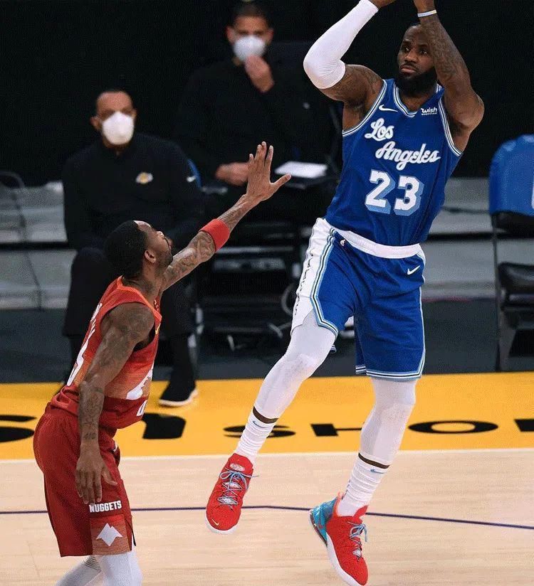 SNKRS 页面曝光！詹姆斯上脚 LBJ18「恭喜发财」 周日发售！